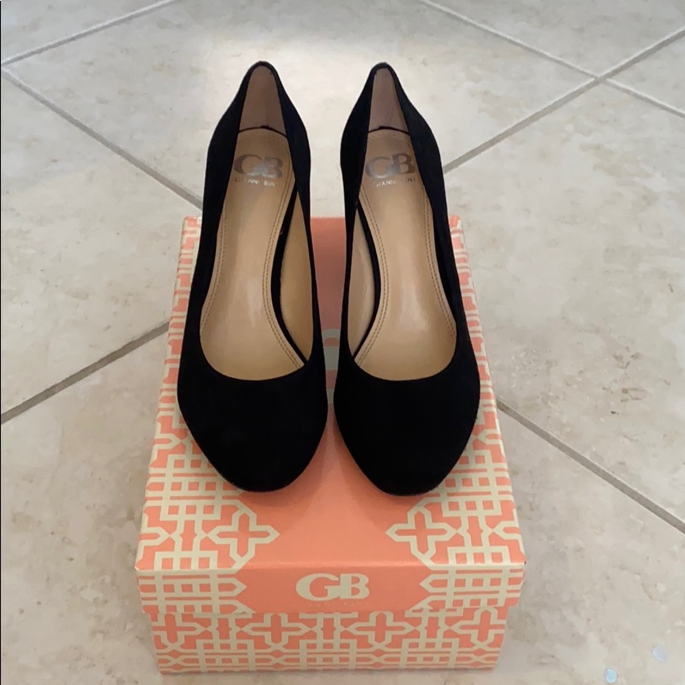 Gianni Bini Suede Pump